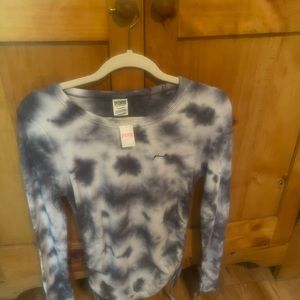 Women’s Large Victoria’s Secret Pink shirt with ruched drawstring sides.